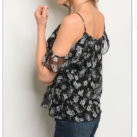Black/white floral cold-shoulder top - Picture 2 of 6